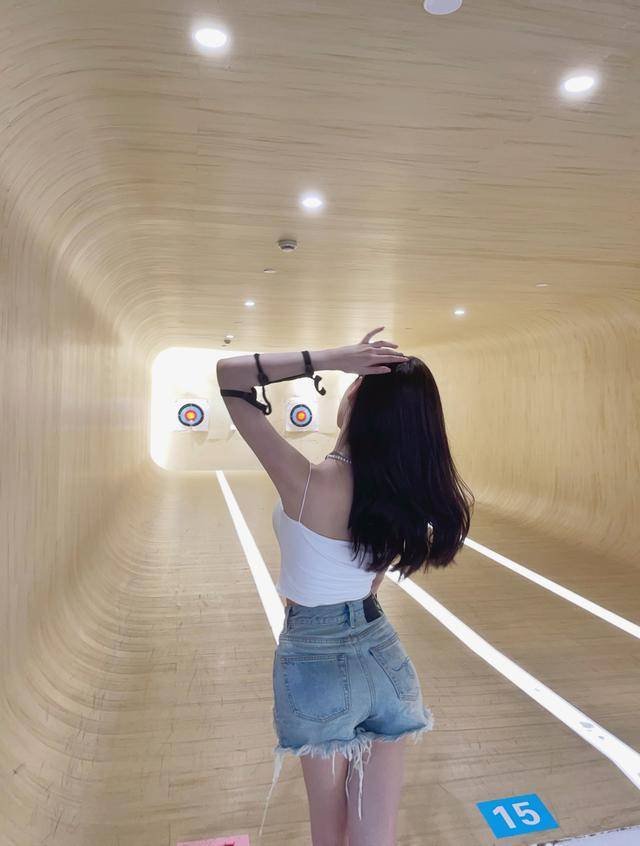 te|吊带背心上衣简洁又干练且又充满女人味