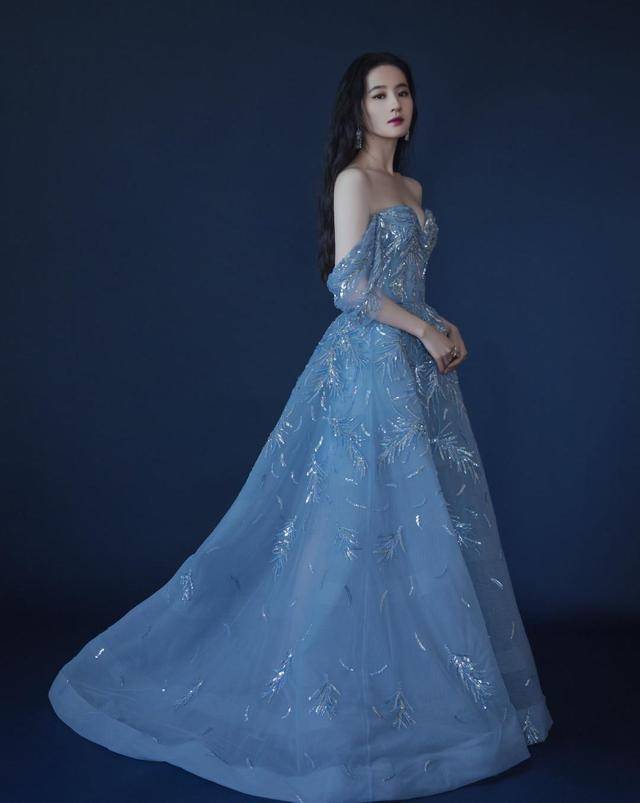 黑色|拾光盛典女明星人均一字露肩礼服,迪丽热巴再次脱颖而出!!