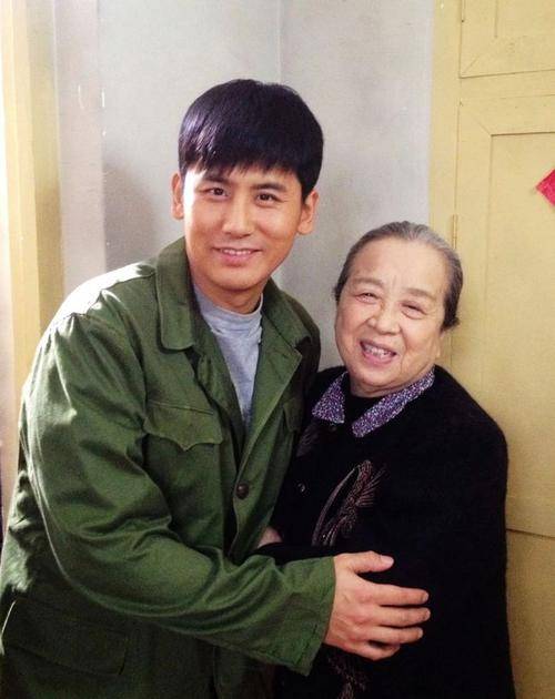 老戏骨李明启:11岁父亲离世,平凡丈夫是我一辈子的恩人