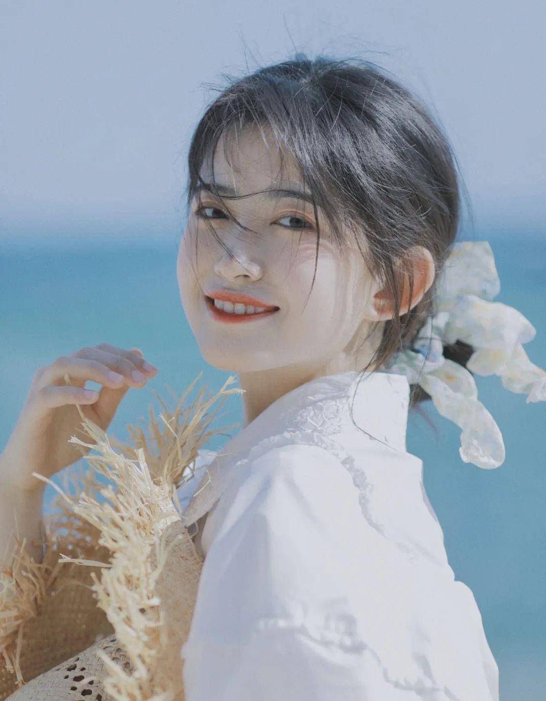发型|155矮妹：别再“披头散发”了，尤其是有这2个特点的小个子女生！
