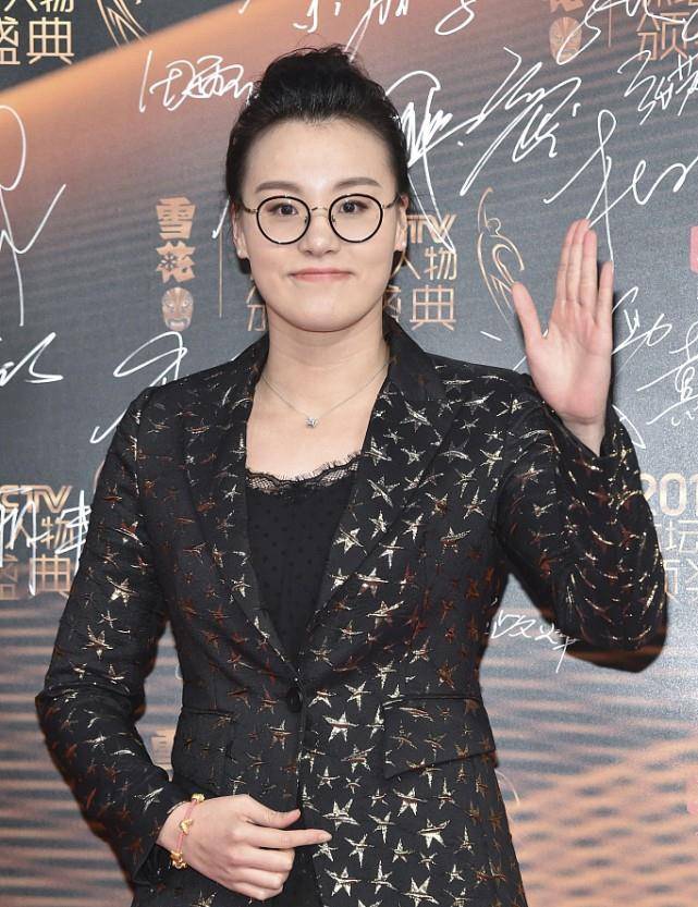 设计|运动员傅园慧也挺有明星气的，穿上高定的服装，看上去更有气质了