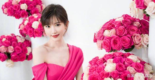 父亲|32岁毛晓彤美成公主回家，扮红皇后却造型扑街，命途多舛终爆红