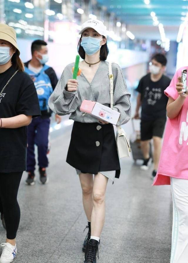 短裙|衬衫搭配半裙，轻熟女这个时髦搭配必须有，太时尚了！！
