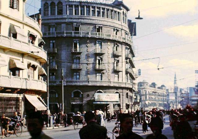 1946年上海老照片，那时的“外滩”人头涌动，很热闹，一起来看看