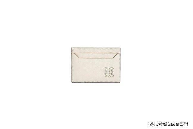 Holder|美得不用撰述：5款绝美白色名牌卡夹，时髦女生先收入手袋中！