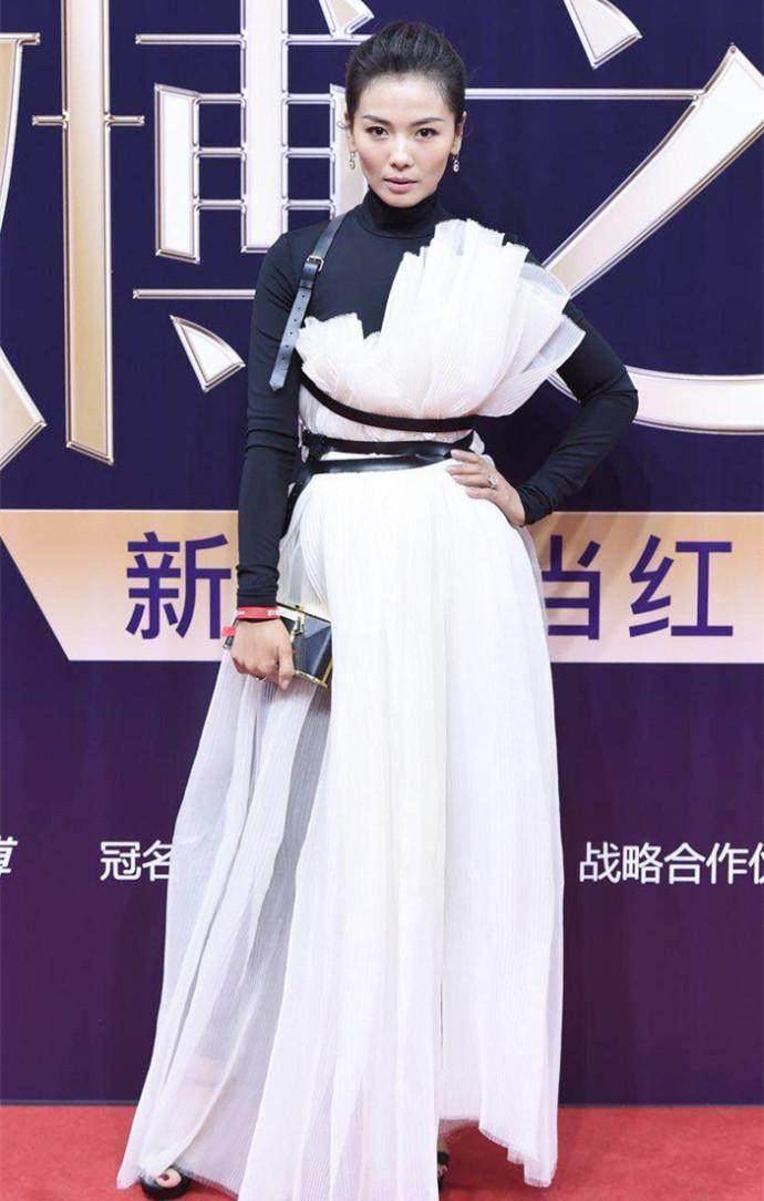 卫生纸|尴尬！刘涛这裙子就像裹了一层卫生纸 相比之下杨幂就美多了