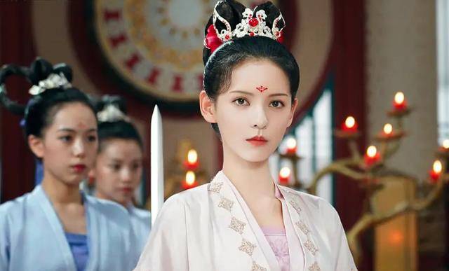 齐焱|与君歌：李则宁骑马进入树林，使用苦肉计，假装从马上摔下来