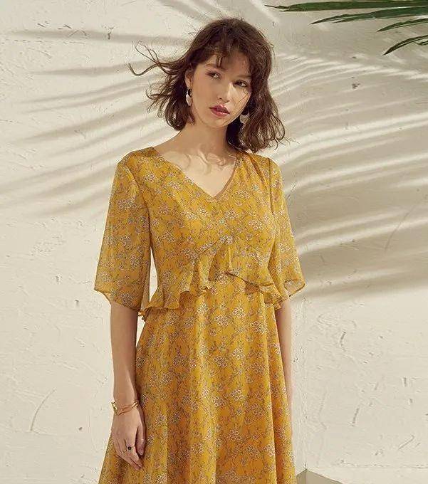 视觉|今夏“裙子+运动鞋”这样穿,好看死了!