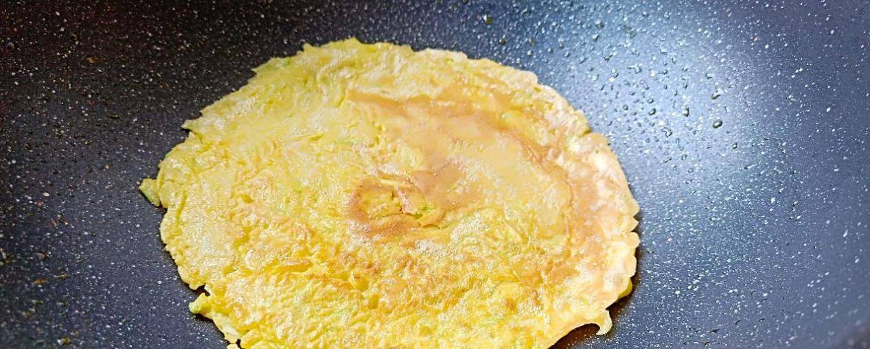 后用|早餐不知道吃什么，试一试西葫芦蛋饼，10分钟就能做好，简单好吃