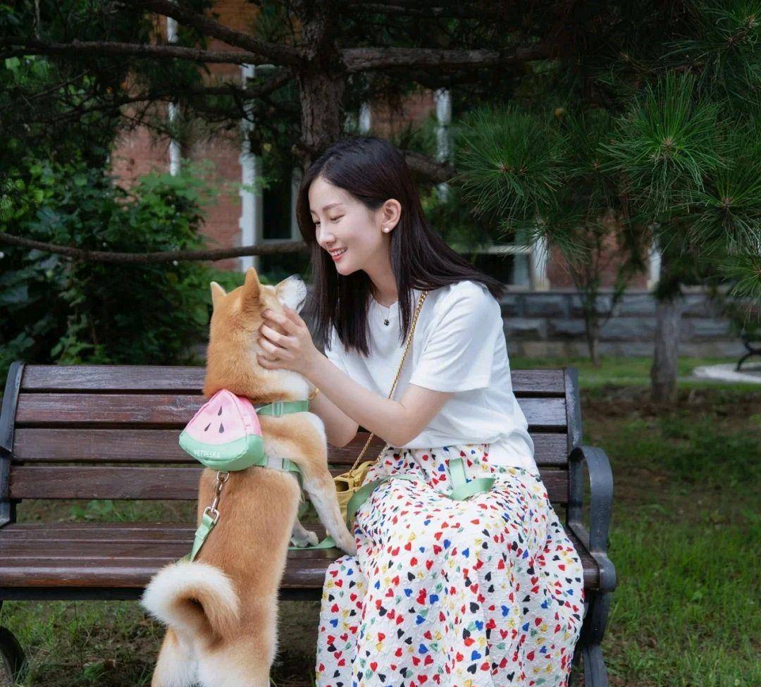 才会|不起眼的基础款服装怎么搭配才好看？只要穿对了，气质不输超模