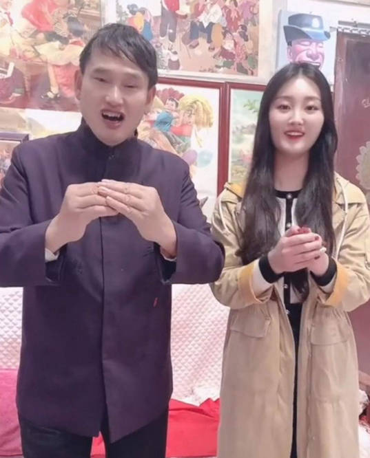黑发|大衣哥儿媳景区跳舞！古风打扮身材显臃肿，被嘲像丫鬟评论被删除