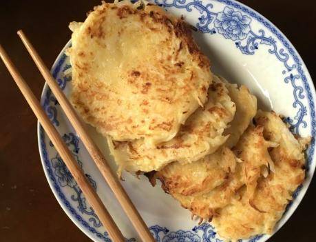 煎饼|别再给孩子吃路边摊了，在家做早餐只需10分钟，一拌一煎就搞定