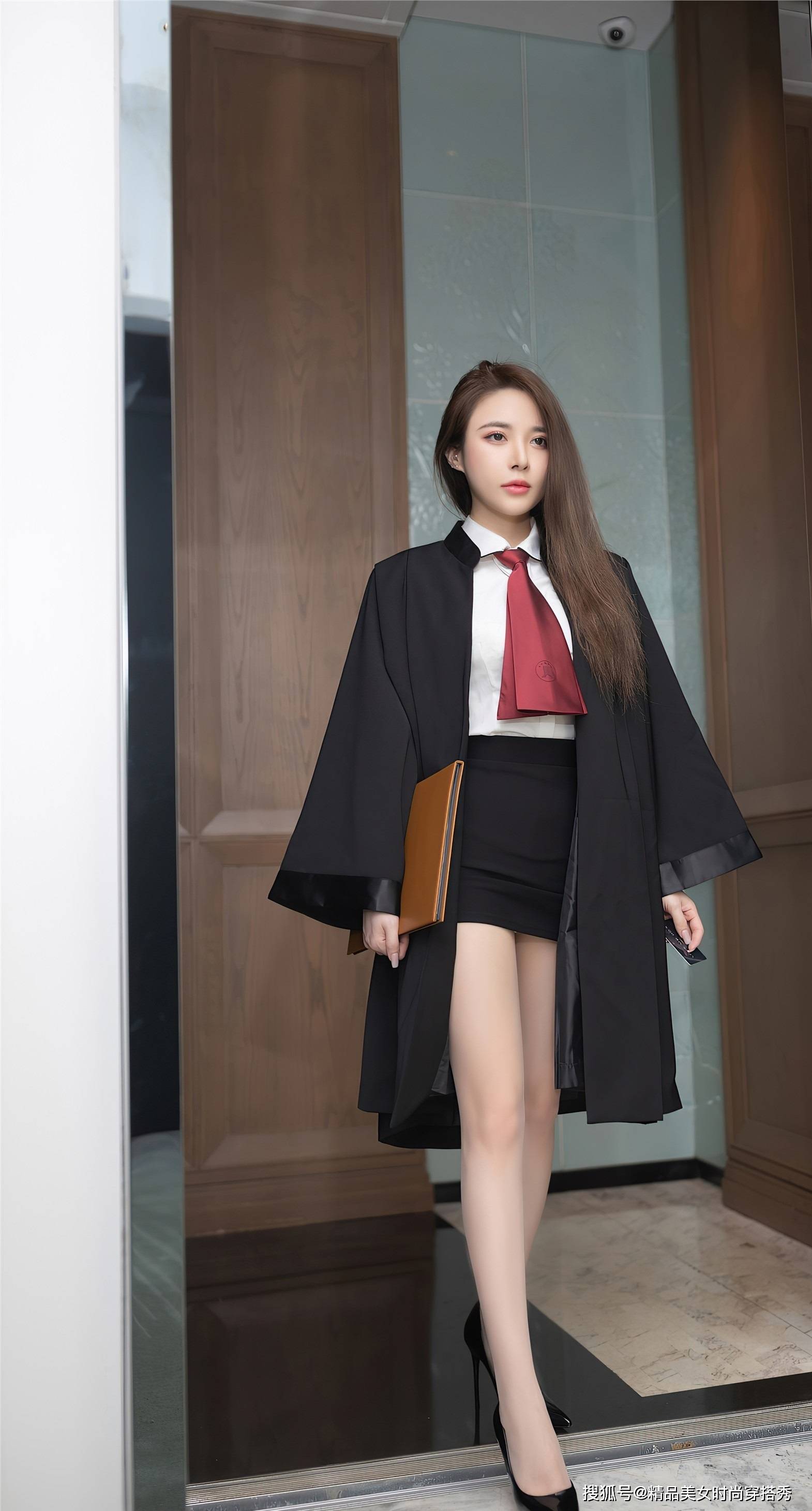 黑色|气质十足的职场穿搭，让你做职场时尚女王