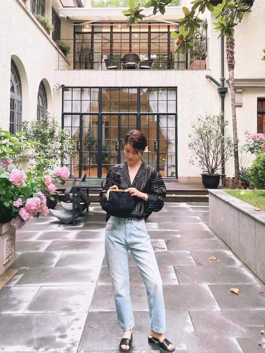 偏向|适合四十岁的女人的“5种穿搭”技巧，穿对了时髦高级又显气质