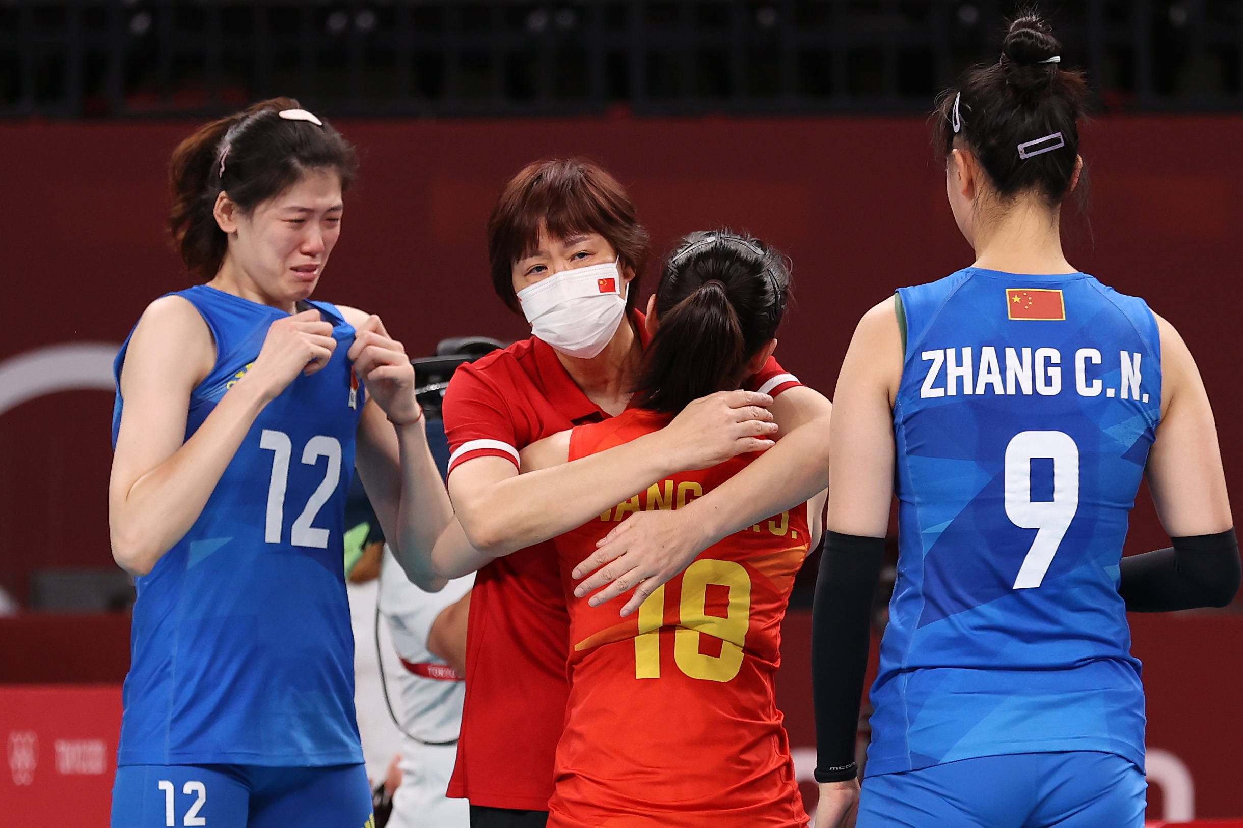 女排为何退出亚锦赛？主帅没定球员换血 需要平稳过渡_中国女排