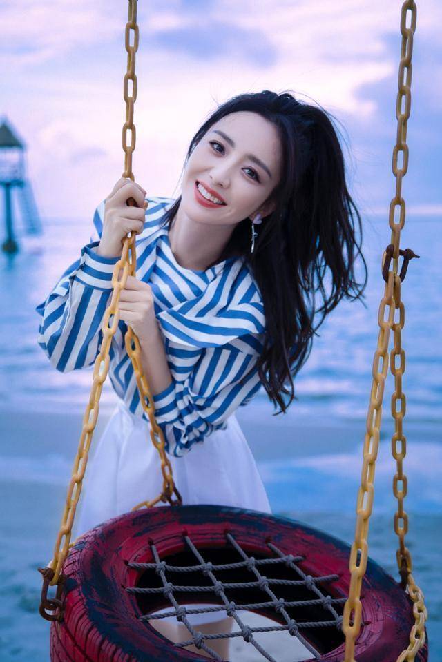 佟丽娅|单身的佟丽娅比小姑娘还时髦,穿水手服清甜可人,陈思诚该后悔了!