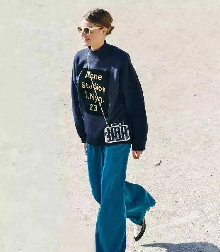 卫衣|倪妮用卫衣配阔腿裤好俏皮，少女感十足，小个子麻烦请跟周冬雨学