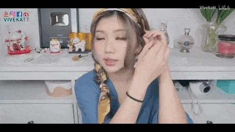 发型|别再披头散发了!这3个发型小技巧显嫩又高级
