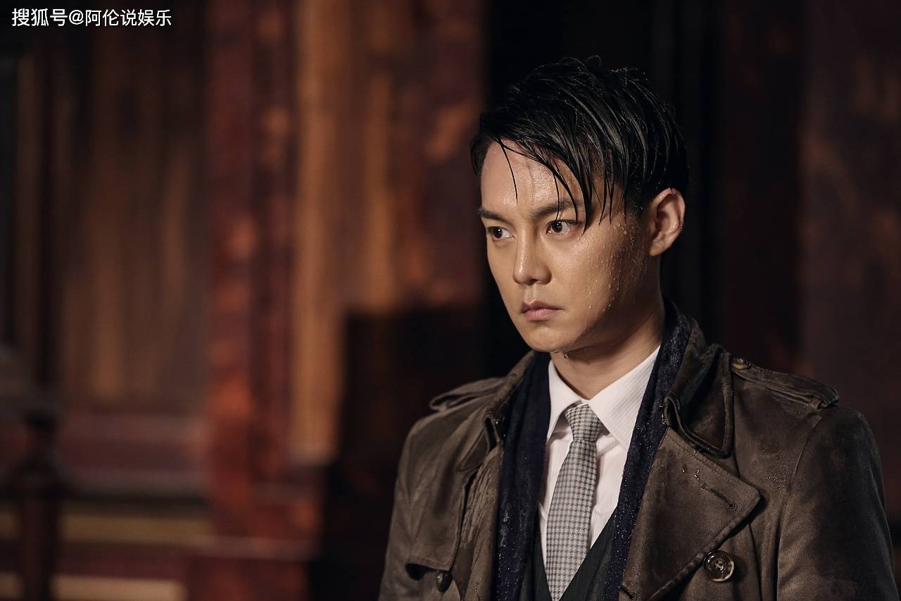 尹正陈都灵新恋情被曝光同住酒店一起回小区还被拍一起进电梯