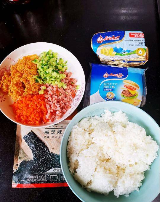 大米饭怎么做成饭团 a47467ff7fa54b1f94fb4836beae5aef.jpeg