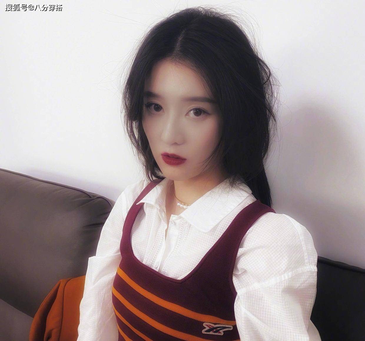 女孩子|乔欣彻底放弃“乖乖女路线”,一袭黄色礼服华丽高级,成熟性感