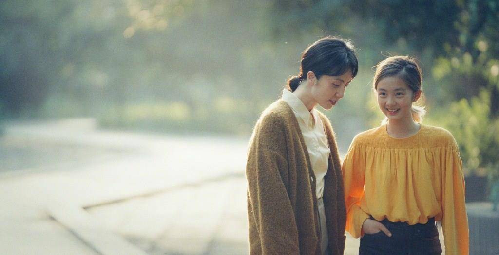 身材|黄磊女儿多多真会打扮，戴三枚戒指配珍珠耳钉，13岁比妈妈还洋气