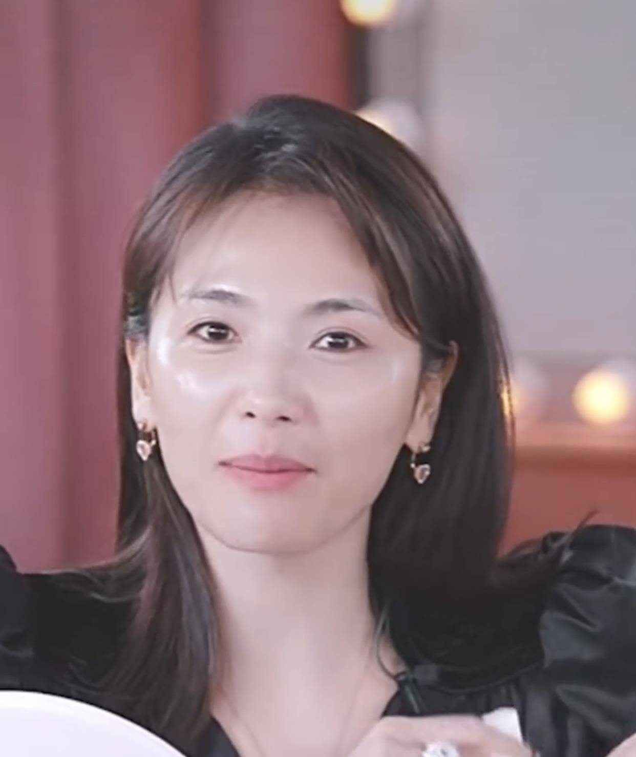 景甜|女明星卸妆后皮肤状态更好？景甜素颜超美，刘涛当场直播卸妆！