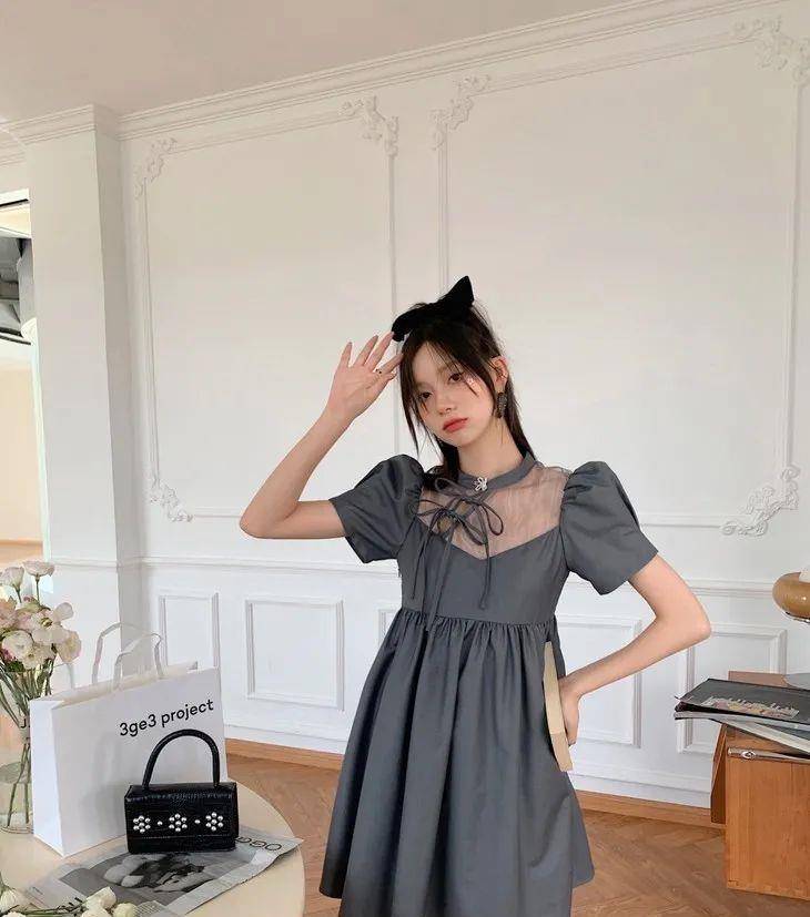 宫廷中|下周穿什么|一起穿X型裙才是好姐妹!