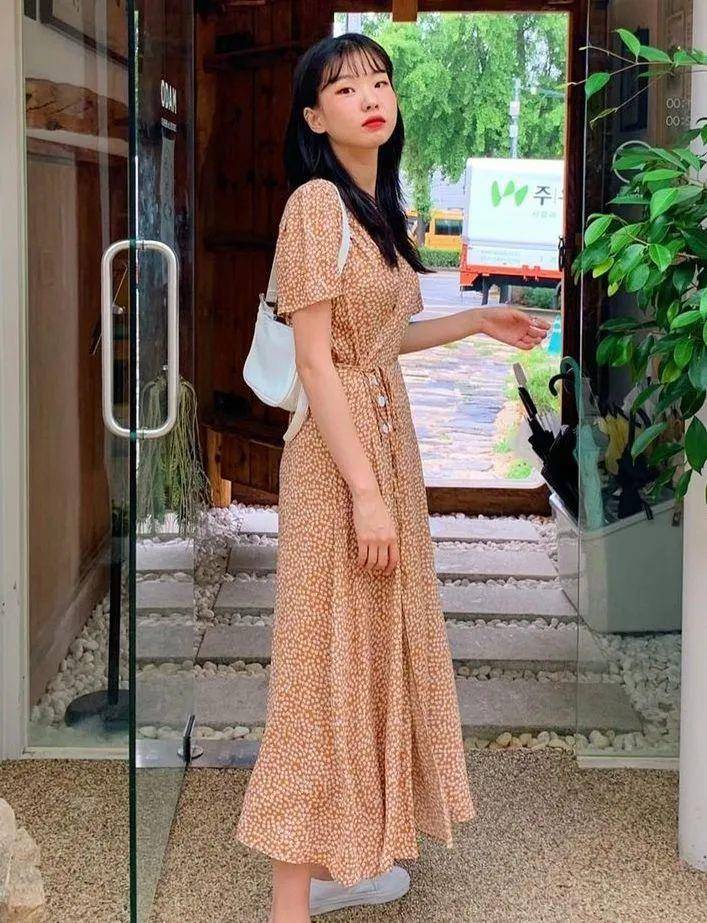 视觉|今夏“裙子+运动鞋”这样穿,好看死了!