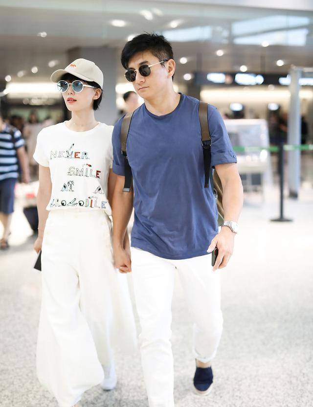 身材|刘诗诗吴奇隆罕见秀恩爱,穿T恤配休闲裤,网友:十指紧扣好恩爱