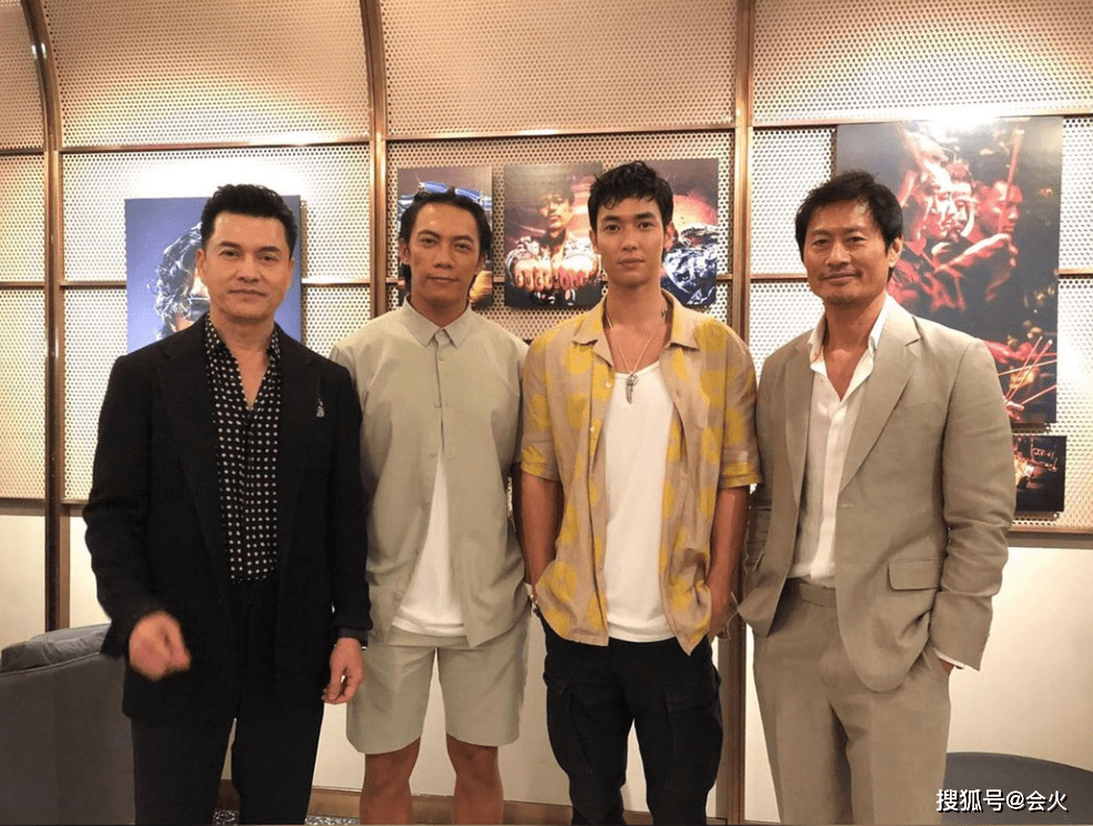 皱纹|65岁老戏骨吕良伟近照曝光，眼窝深陷脸上无皱纹，肩宽体壮超有型