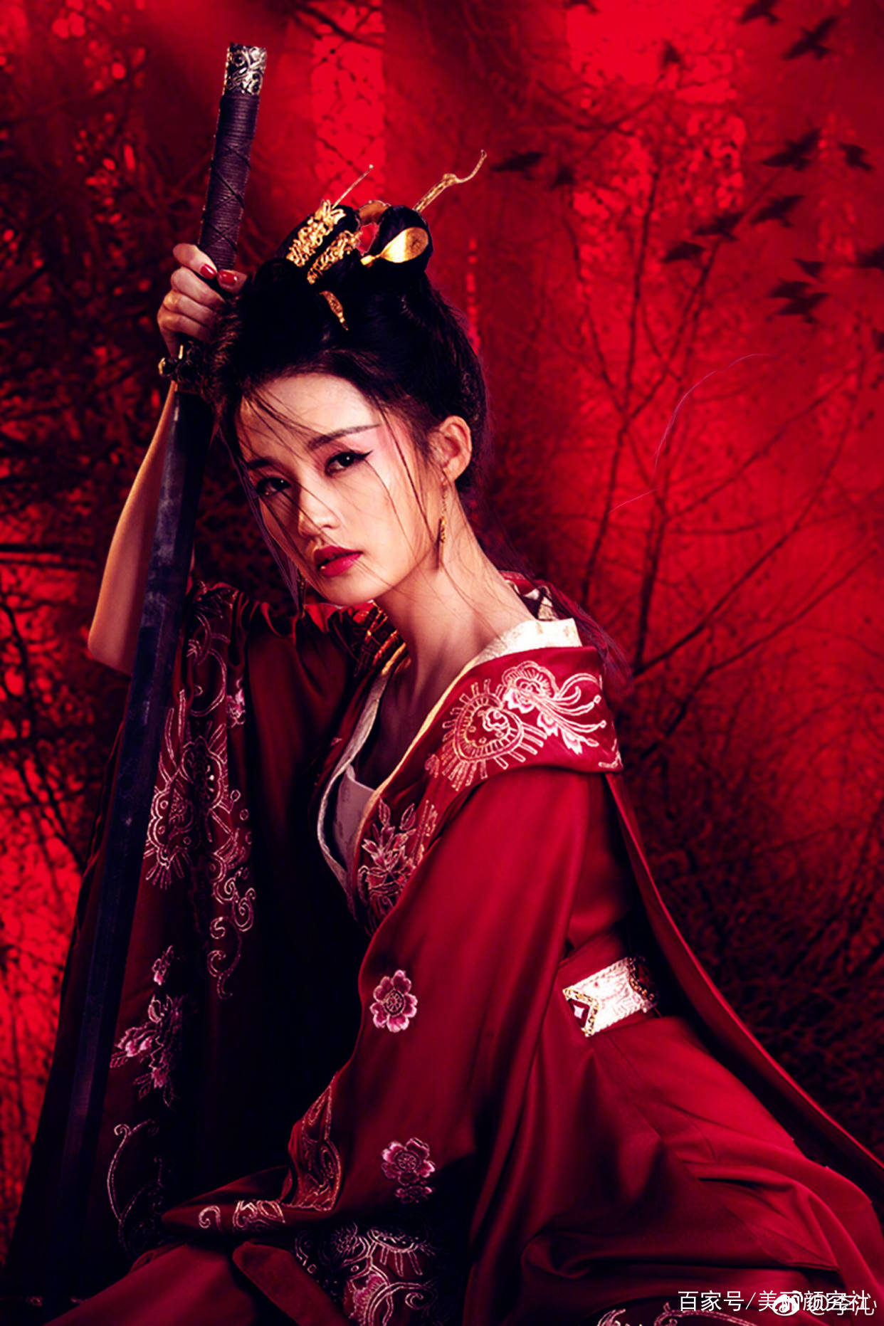 美人|她的浓妆总是“差强人意”，素颜淡妆反而“我见犹怜”