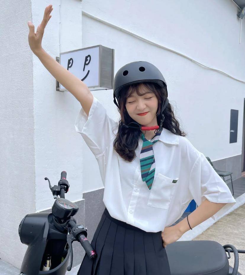 少男少女|烂大街的T恤别再穿了!短袖衬衫才是夏日时髦的好法宝,又甜又酷