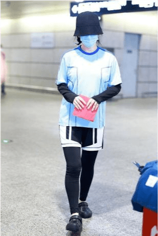 元素|谢娜生完二胎真辛苦!下班赶飞机来不及换装,穿T恤终于不显臃肿