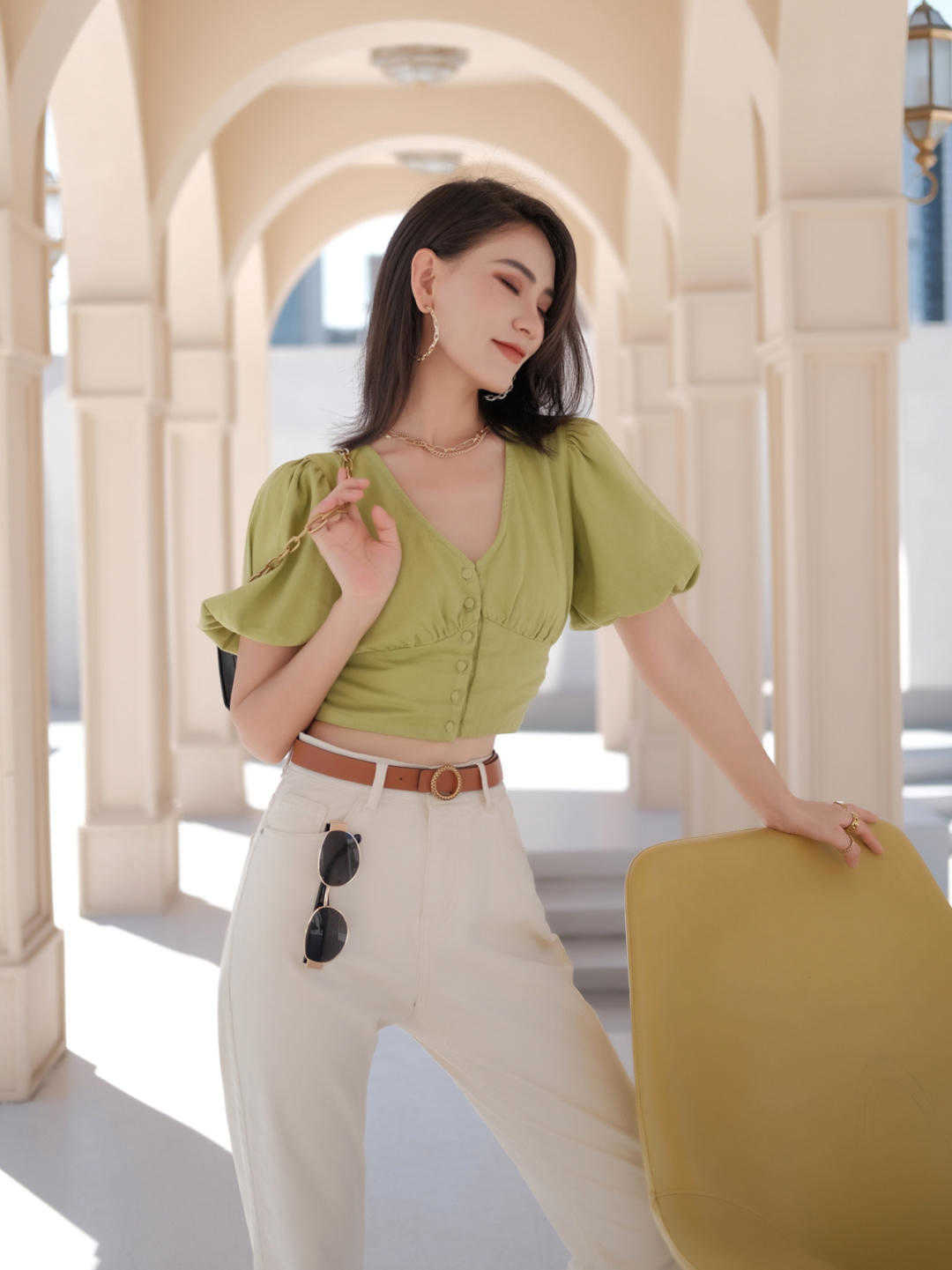 女生|不要低估155cm的女生，泡泡袖上衣配高腰裤，用日常穿搭偷偷长高