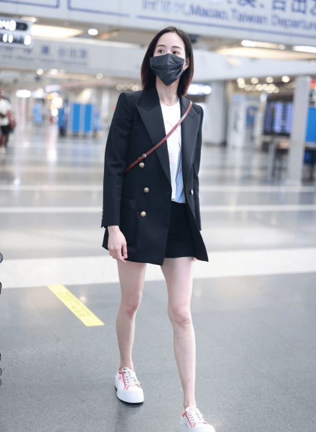 整体|张钧甯颜值真抗打，纯素颜皮肤紧致无皱纹，38岁嫩似女大学生