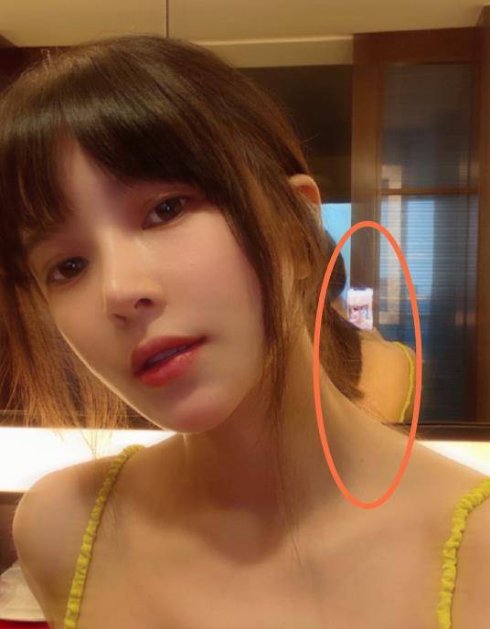 美貌|王灿晒刘海照，却忘记p镜子中的自己，这才是她真实脸型
