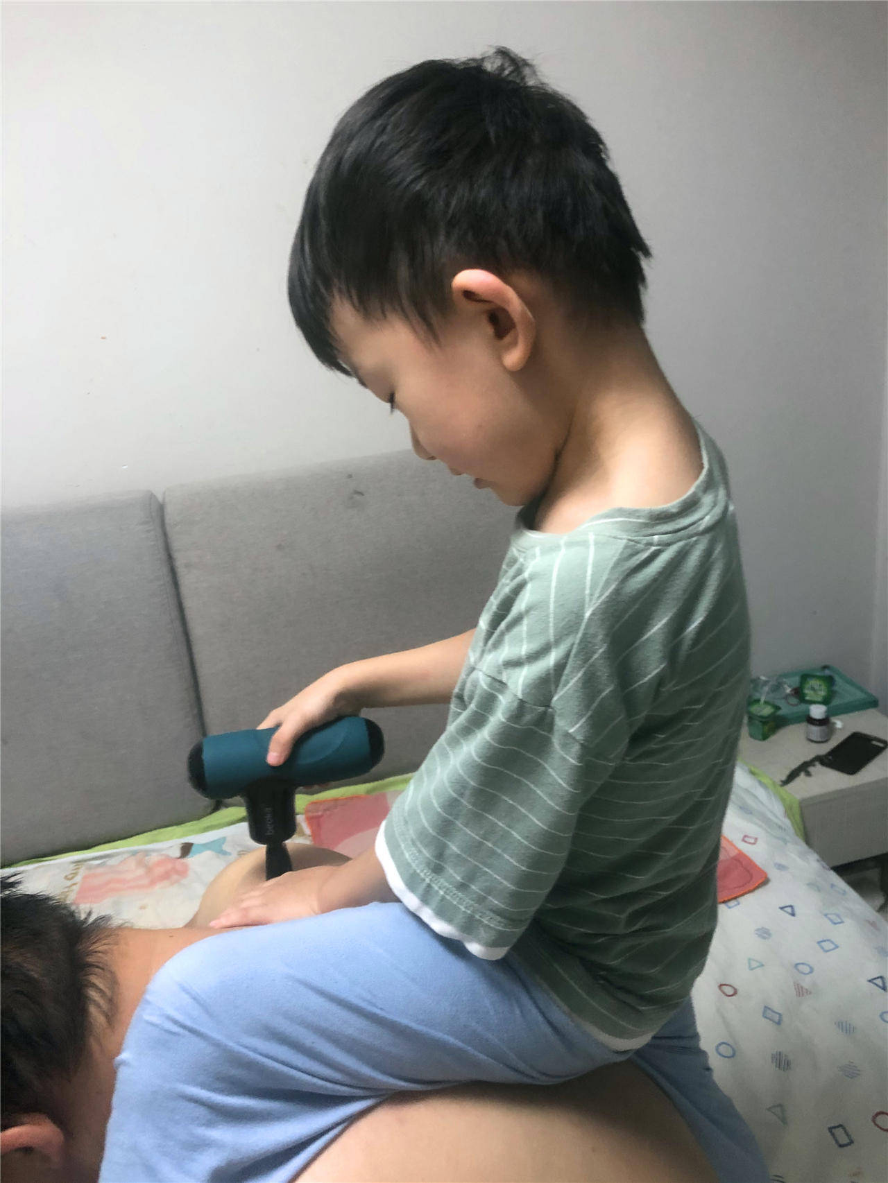 怎么给人按摩腰比较舒适 4af62ef61fc84d3d8c761a1016194ce3.jpeg