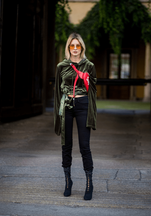 光泽感|女人到了40岁，丝绒单品要多尝试，穿着高级又显贵气