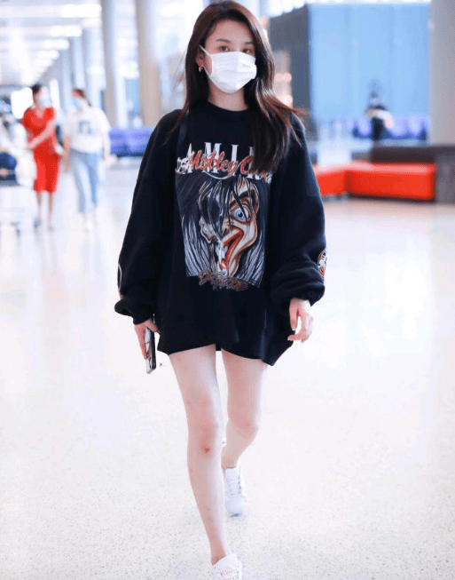 祖儿|宋祖儿短发更少女，穿芒果卫衣显白又显嫩，裤子设计有心机