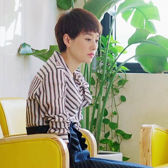马伊琍|女生穿衬衫要不要塞进裤子？不要纠结，看看马伊琍，杨颖为你示范