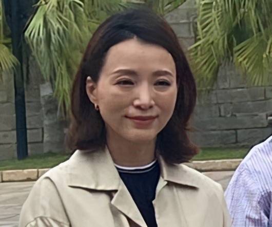 颜色|董卿跑步被拍，穿运动装刻意掩饰身材，不修饰的脸却是真实老人！