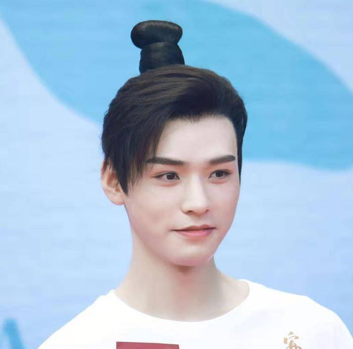 龚俊|《安乐传》开机路透，本以为龚俊够帅，却被男二的大长腿所吸引