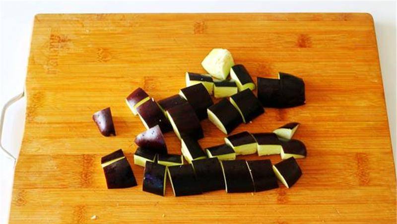 麻婆茄子吃过吗 又麻又辣 软绵入味 比烧茄子还下饭 做法