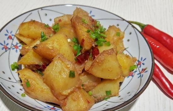 土豆加什么菜最好吃 9e60a4389b9a47bc98b754778c4b330c.jpeg