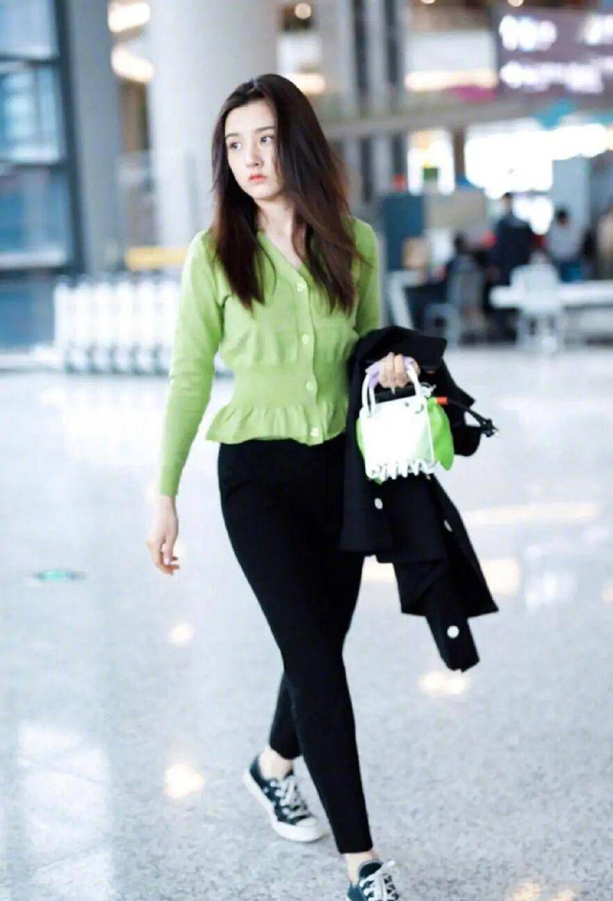 牛油果|时髦却不张扬，日常也能够照搬，难怪绿色系穿搭又玩出了新花样！