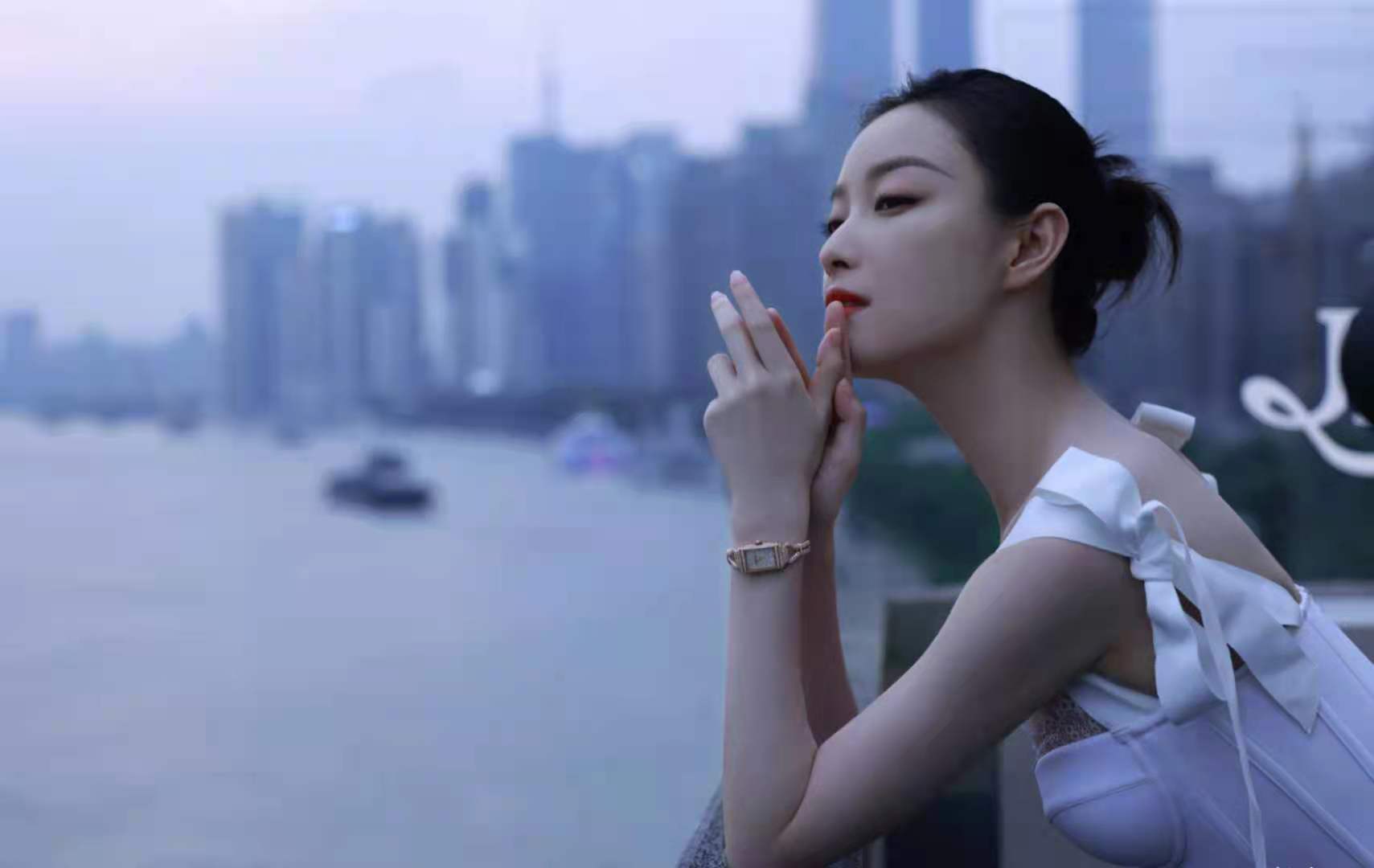 身材|“妩媚尤物”倪妮穿搭性感撩人！这几张不能忍，太太太惊艳了