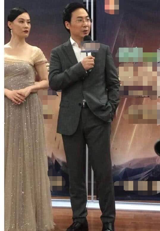 风韵|被邬君梅穿旗袍惊艳到了，双颊虽有凹陷老态，但有中年女性风韵！