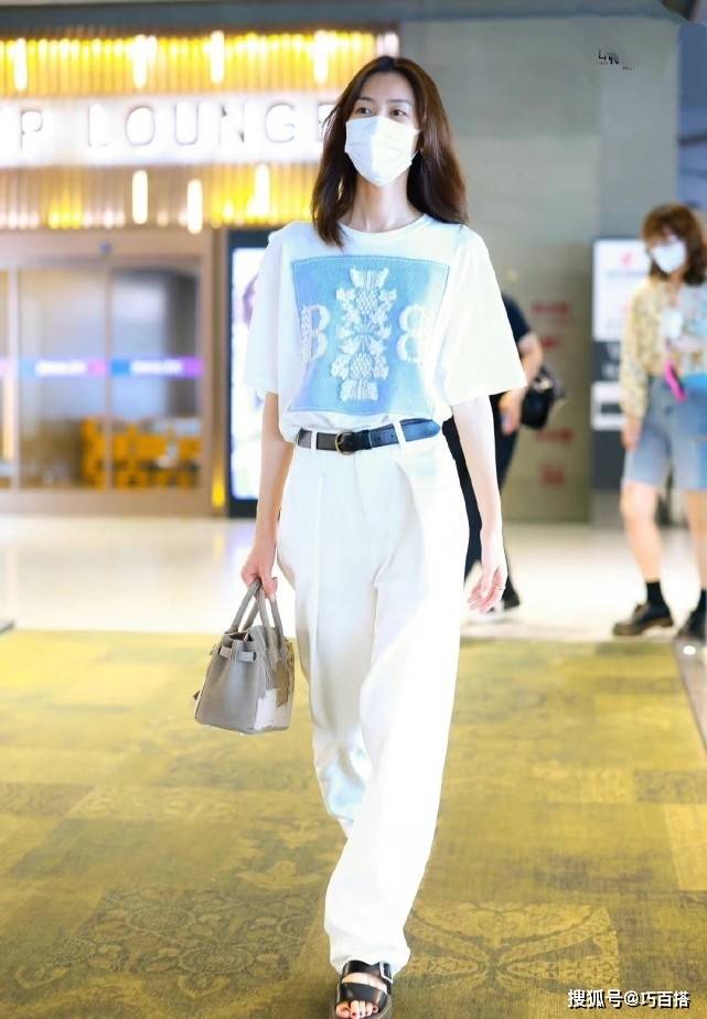 课堂|刘雯穿搭小课堂又“开课”了!近期私服汇总,一套比一套值得学习