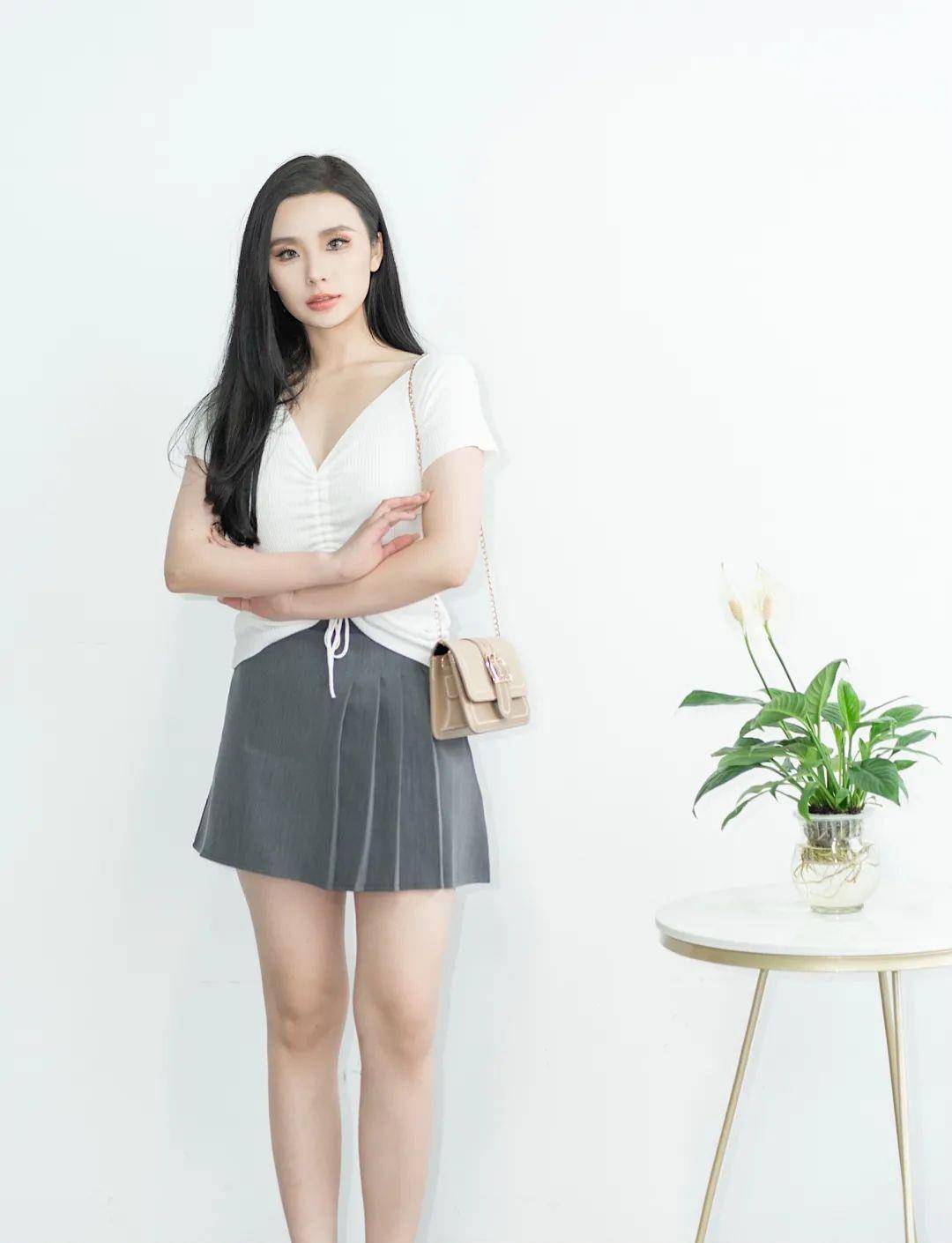 Liya|短上衣正流行,照着穿显瘦 + 显高